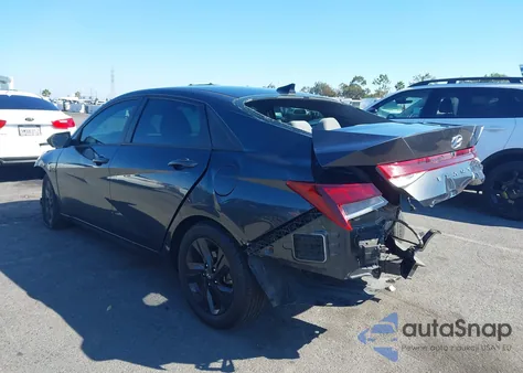 2021 Hyundai Elantra Sel z USA, uszkodzony, nr VIN 5NPLM4AG0MH052984